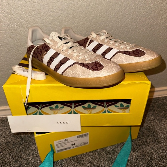 Gucci x Adidas Gazelle Sneakers - Picture 4 of 6